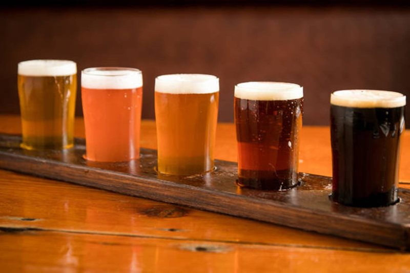 Hart's Pub Weekend Happy Hour