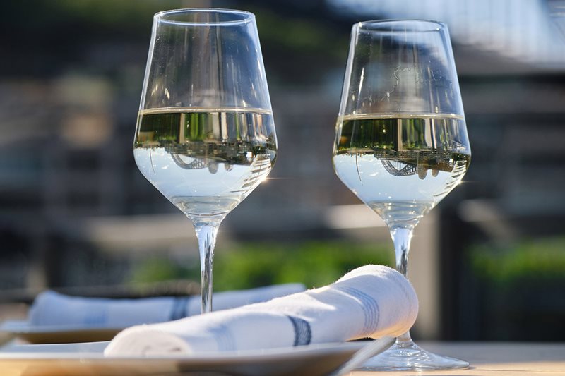 Weekday Lunch with complimentary beverage at Harbourfront Seafood Sydney