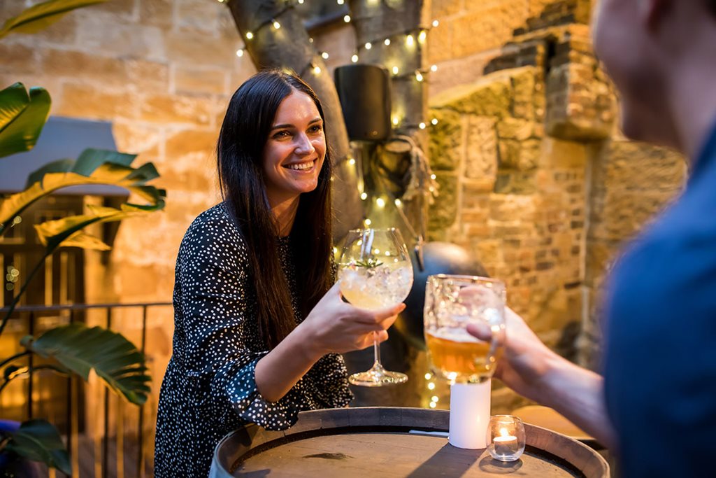 Romance in The Rocks: intimate ideas for your next date night