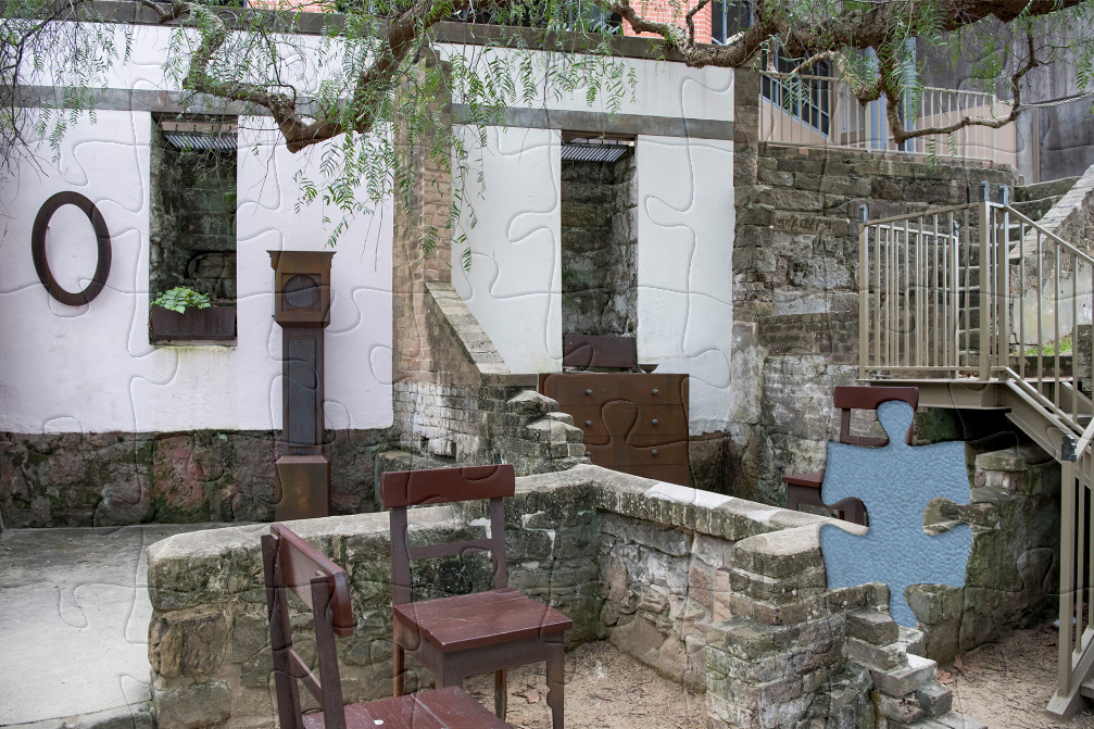 Become a local explorer - solve these puzzles of secret spots in The Rocks
