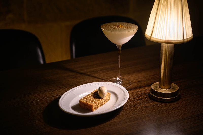 Midnight Alejandro & Mini Honey Cake