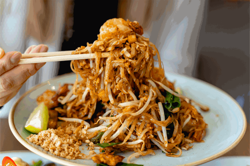 $6 Singha Beer with any main meal purchase