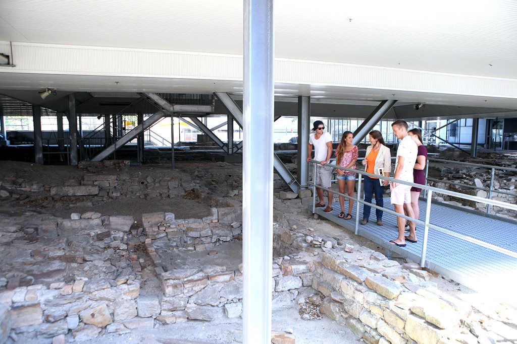 Butchery, bigamy and booze: Sydney Harbour YHA’s secret history